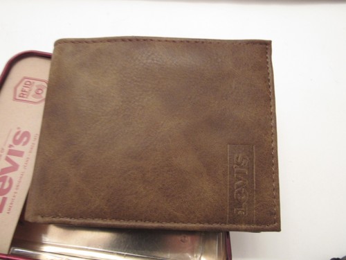 Nwt levis tan color - nwt,